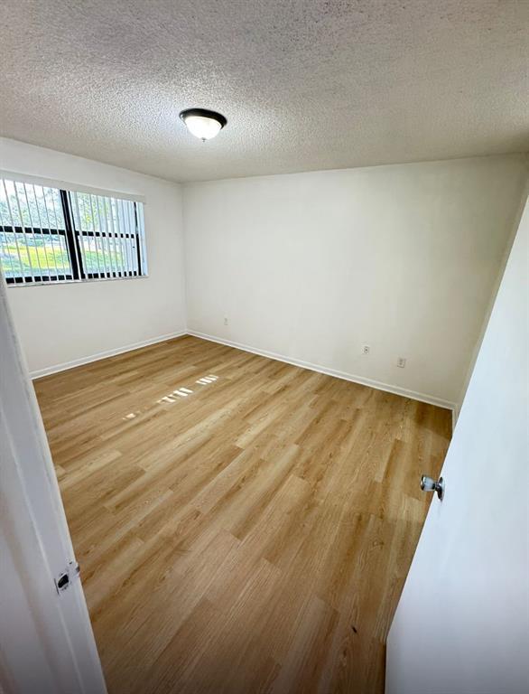 Foto del edificio - 9878 Nob Hill Ln