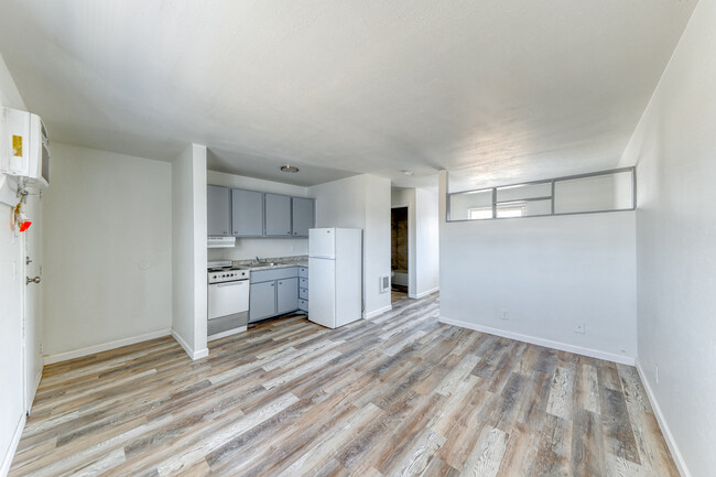 Building Photo - 2437 Clifford Ave
