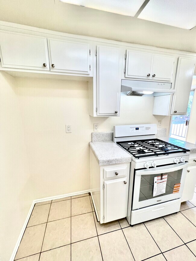 Foto del edificio - 590 W 24th St