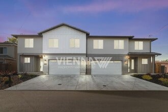 Building Photo - 5843 Del Campo Ln