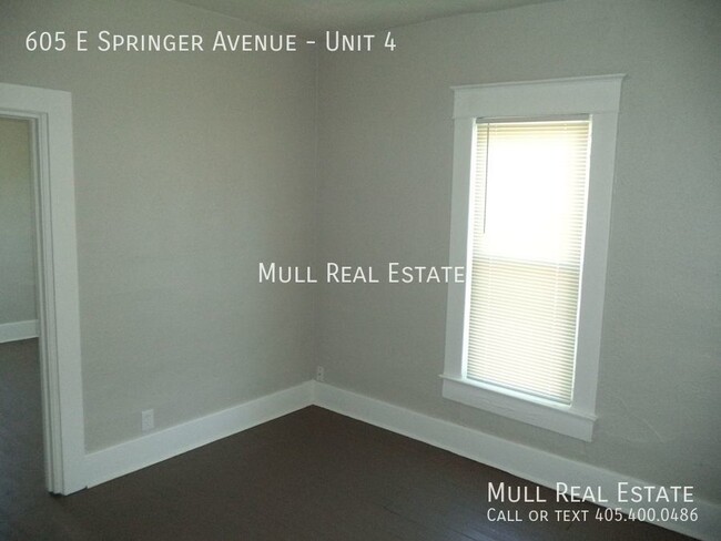 Building Photo - Nice and clean 1 bed 1 bath upstairs apart...