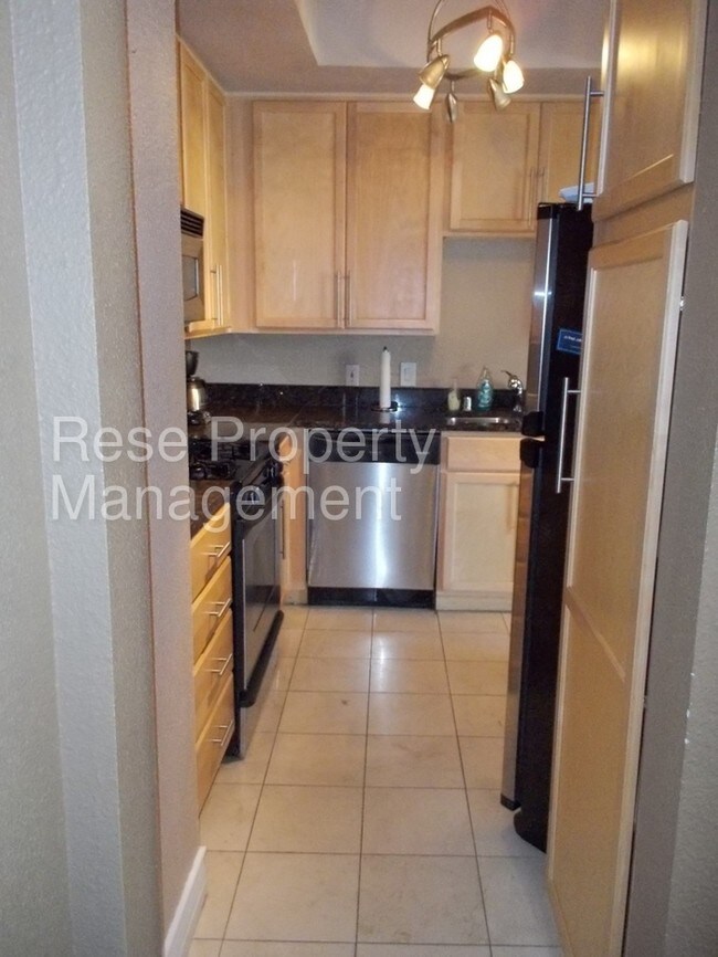 Building Photo - 220 E Flamingo Rd