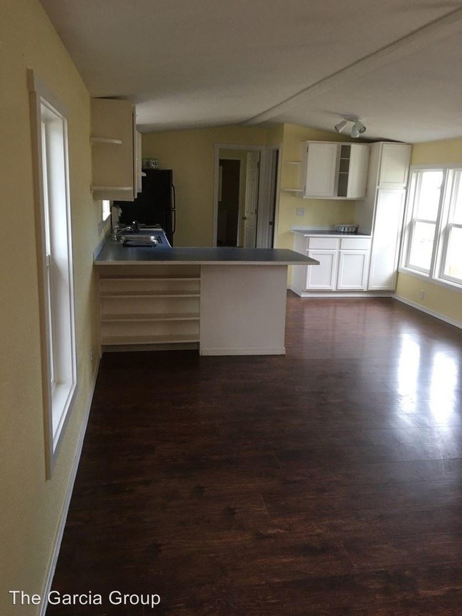 Foto del edificio - 965 Forest Ln