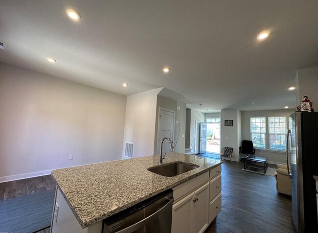 Building Photo - 266 Foxglove Dr