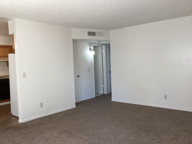 Building Photo - 3208 - Shen