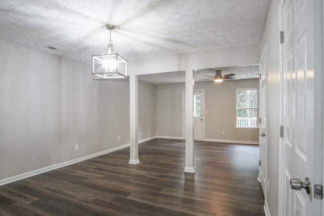 Building Photo - 2803 Valley Green Dr