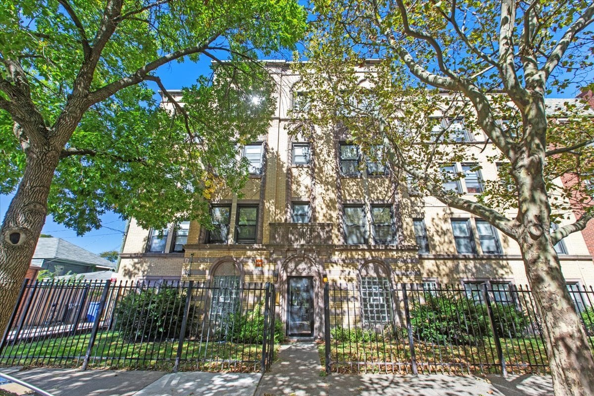 Primary Photo - 1934 E 74th St