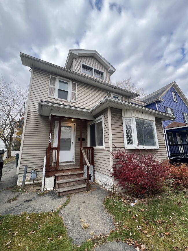 Building Photo - Charming Newly Renovated Single-Family Hom...