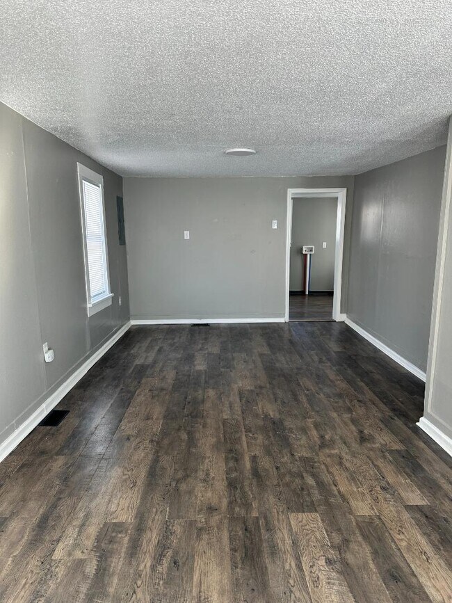 Foto del edificio - 611 School Ave