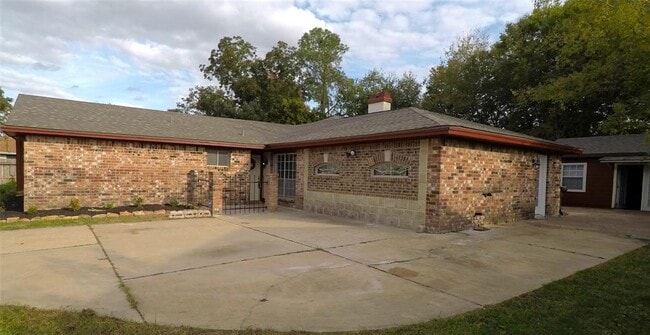 Building Photo - 6903 Castleview Ln