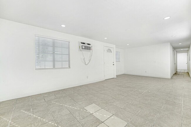 Building Photo - 400 W 109th St