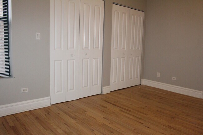 amplio segundo dormitorio - 4541 s prairie ave