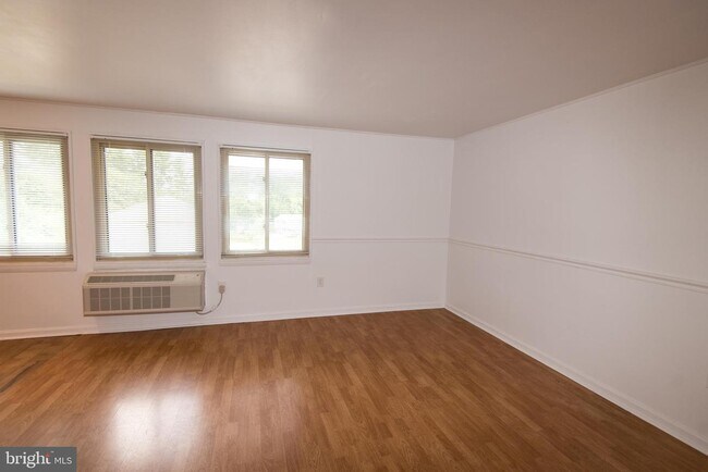 Foto del edificio - 250 Tanglewood Ln