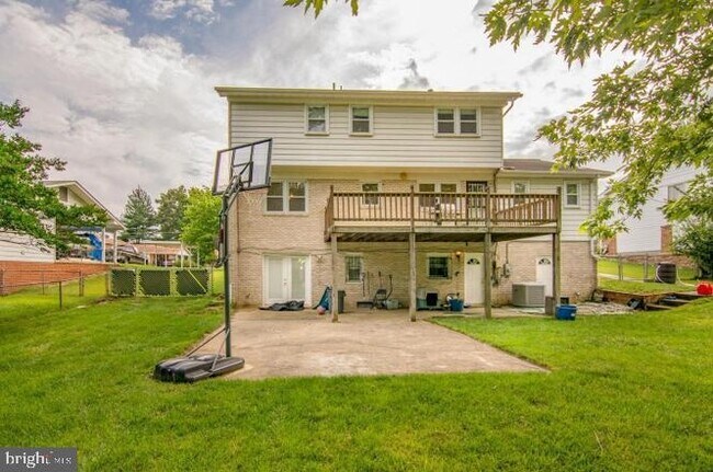 Foto del edificio - 6910 Eagleton Ln
