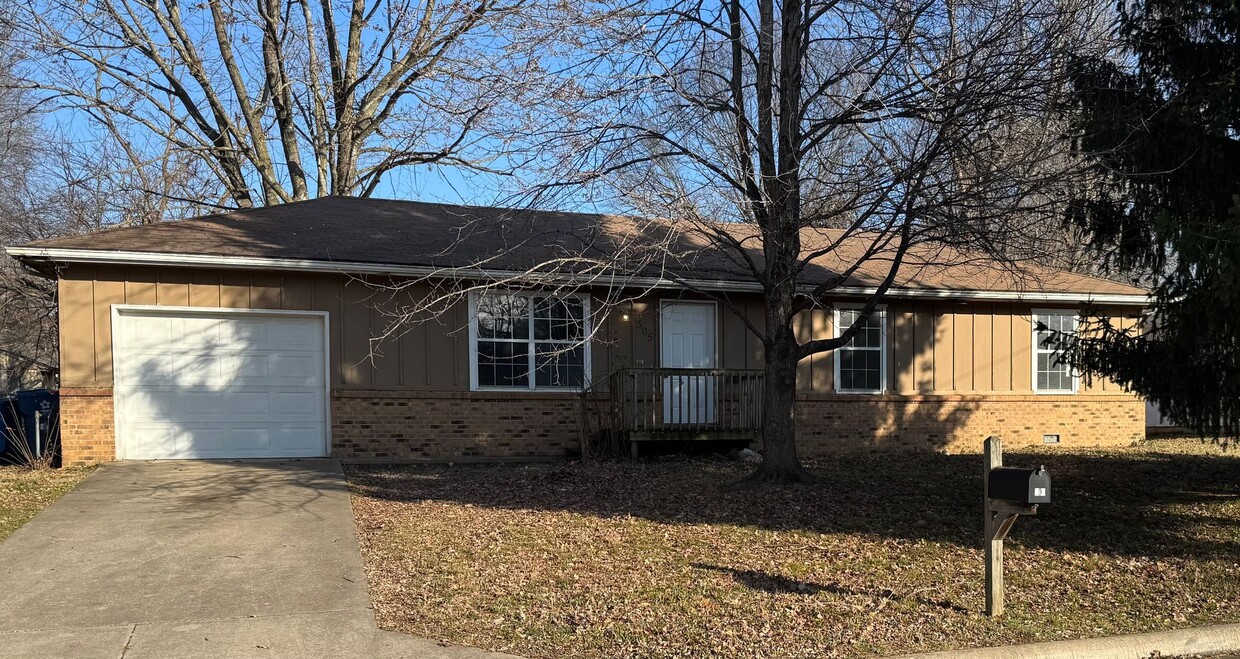 Primary Photo - 3 Bedroom | 2 Bathroom | 1 car garage | Ni...