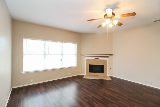 Foto del edificio - 8433 Asheville Ln