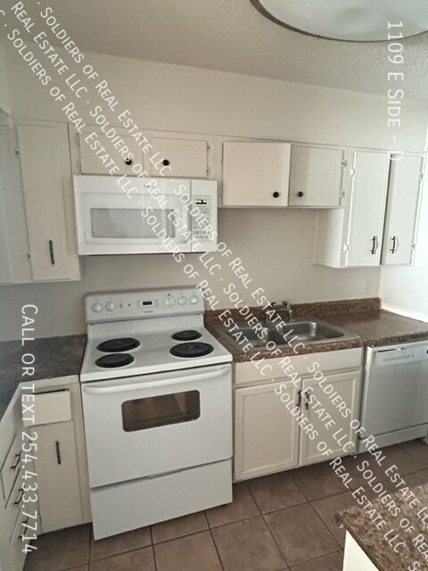 Building Photo - 1109 E Side-D