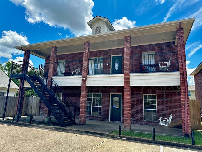 Foto del edificio - 4/4 Duplex in the Baylor Bubble!