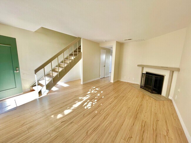 Building Photo - 2 Bedroom + 1.5 Bathroom Townhouse | Oxnard Shores | Unfurnished