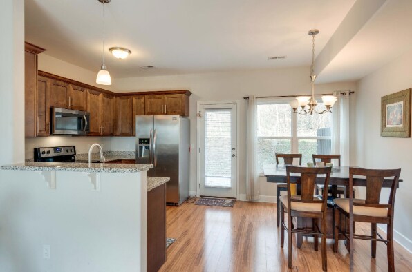 Foto del edificio - 2043 Pinecrest Dr