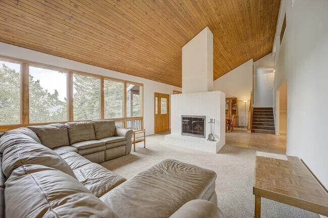 Building Photo - 115 Parkview Cir