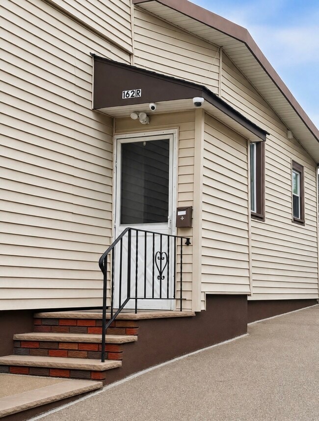Building Photo - 162 MacArthur Ave