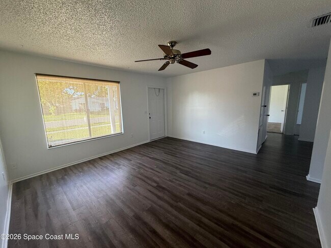 Foto del edificio - 1607 Fairfield Cir NE