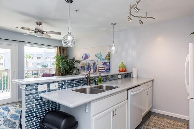 Building Photo - 9520 Seawall Blvd