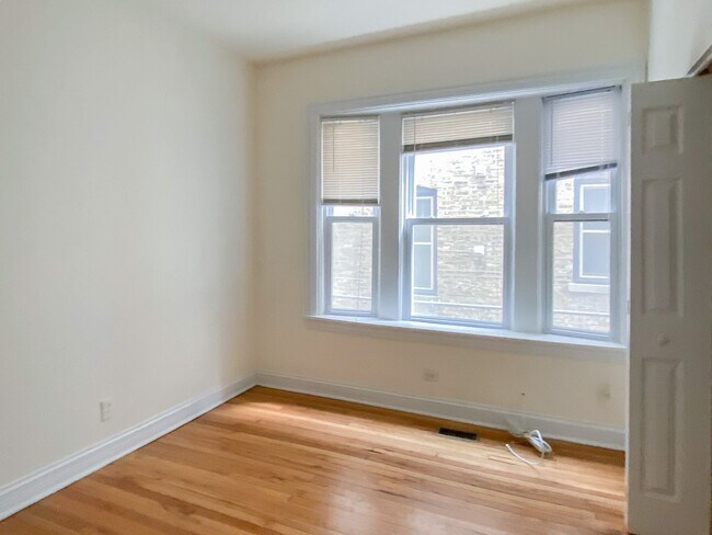 Foto del edificio - 3828 N Sheffield Ave