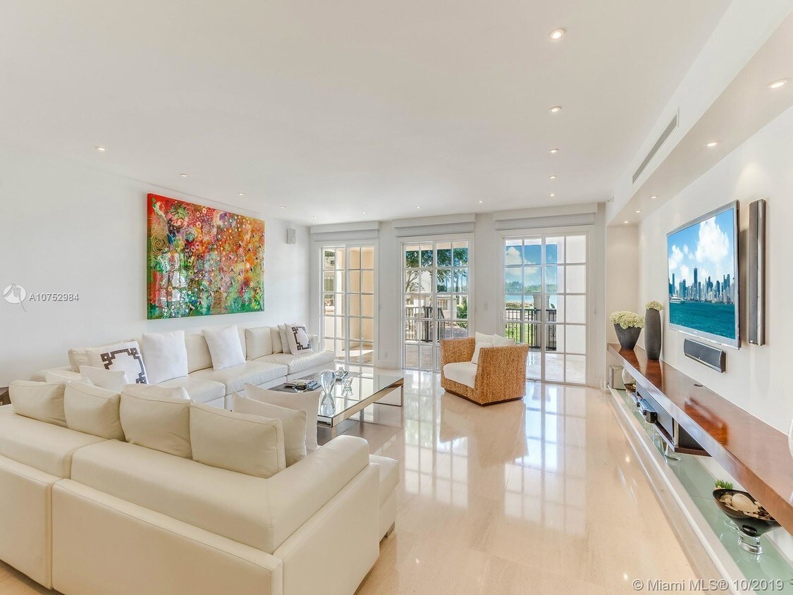 Primary Photo - 2111 Fisher Island Dr