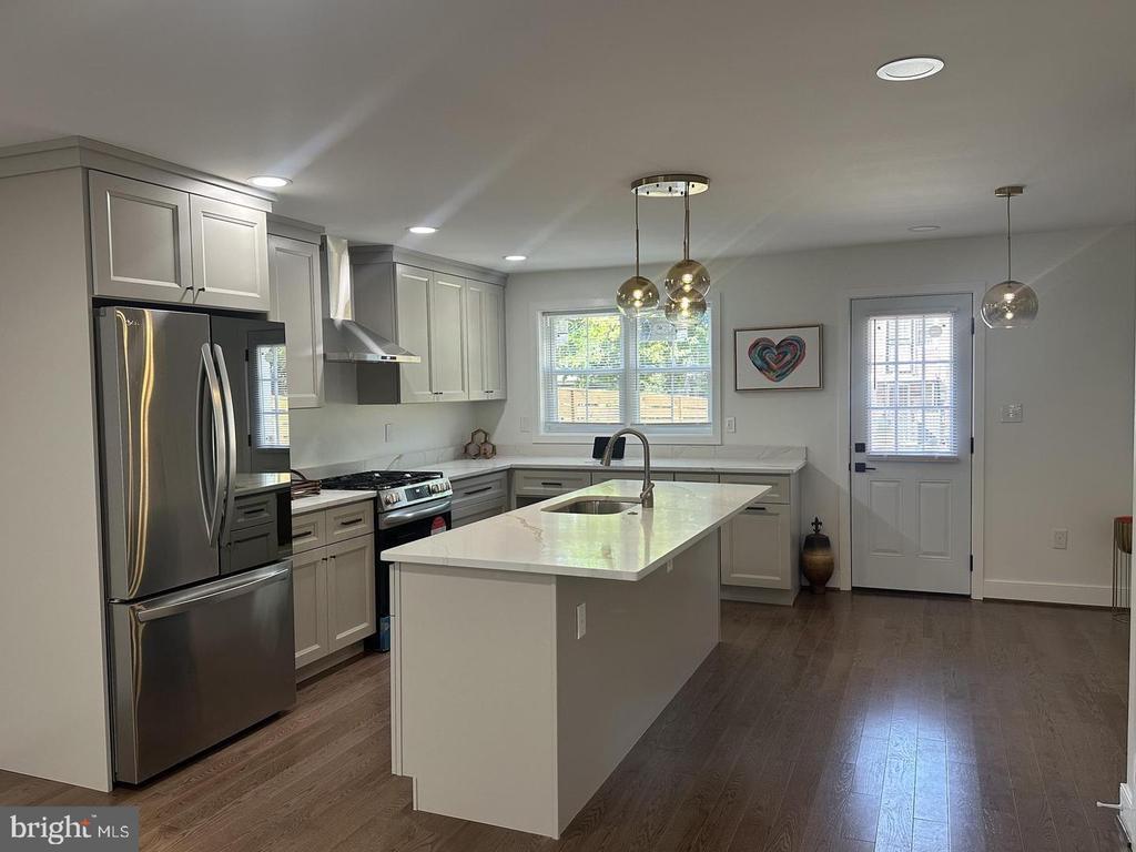 Foto principal - 744 E Cold Spring Ln