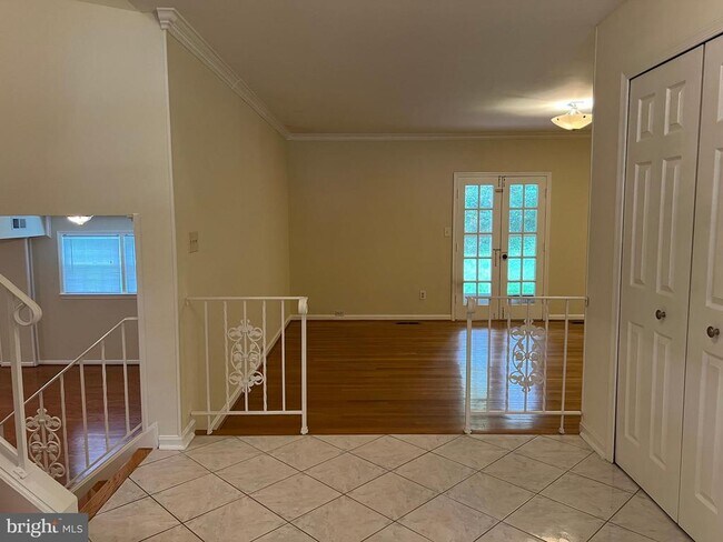 Foto del edificio - 2512 Lakevale Dr