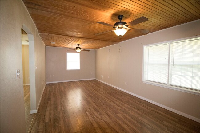 Foto del edificio - 20 White Oak Dr