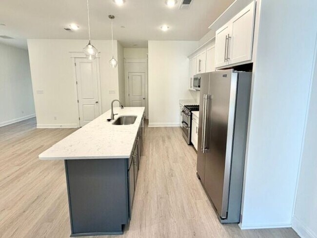 Building Photo - Now Leasing a Brand New 4-Bedroom 3.5 Townhome in Olive Branch-Minutes from Methodist Hospital