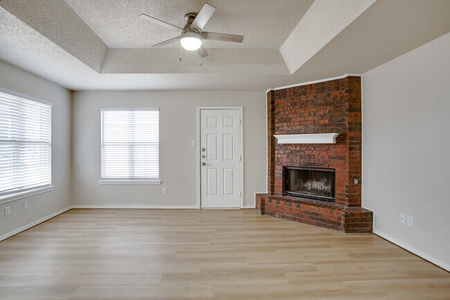 Building Photo - Freshly Updated 3/2/1 in Shadow Hills!