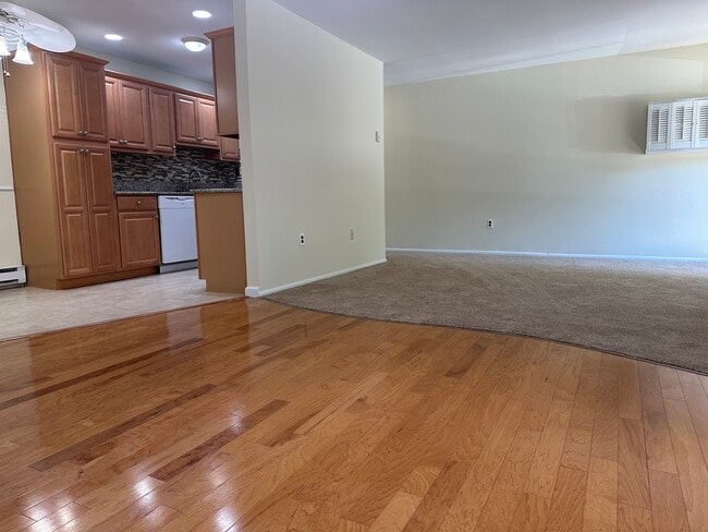 Building Photo - 167 Amberly Dr