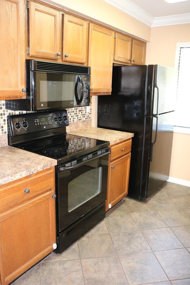 Building Photo - 151 Waterfall Way