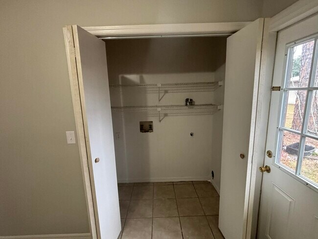 Foto del edificio - 3806 NW Huntsboro St