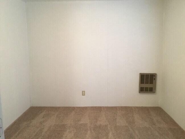 Building Photo - Charming 2-Bedroom Home with Spacious Livi...