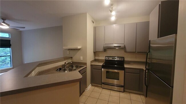 Foto del edificio - 821 Ralph McGill Blvd NE