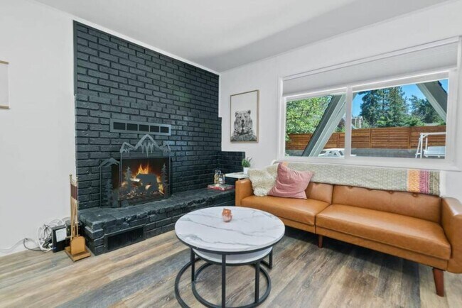 Foto del edificio - Cozy, Fully Furnished, One Bedroom One Bathroom Rental Minutes Away from the Big Bear Lake Front!