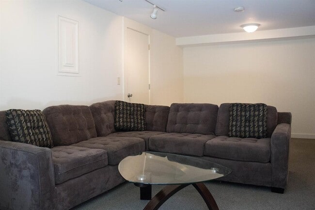 Building Photo - 203 Williams St