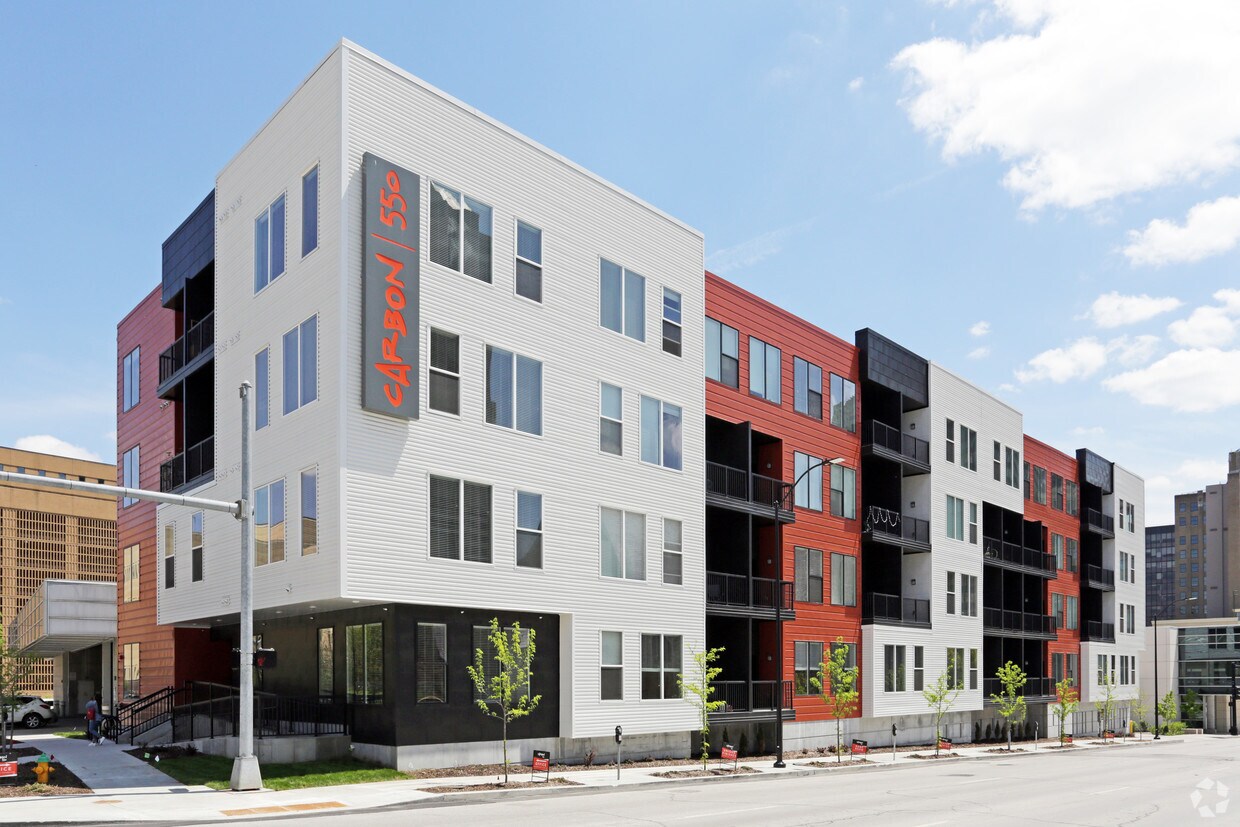 Carbon 550 Apartments in Des Moines, IA