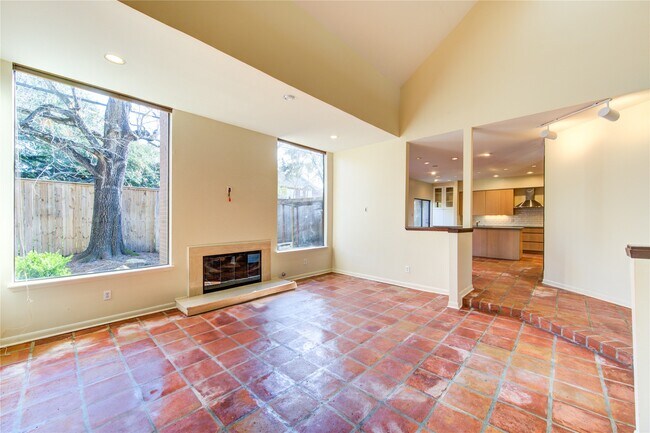 Building Photo - 5300 Mercer St