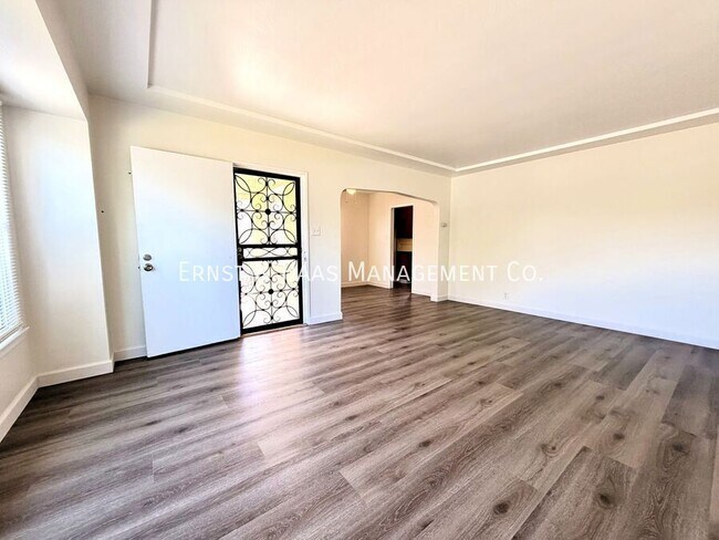 Foto del edificio - 12911 Whitewood Ave