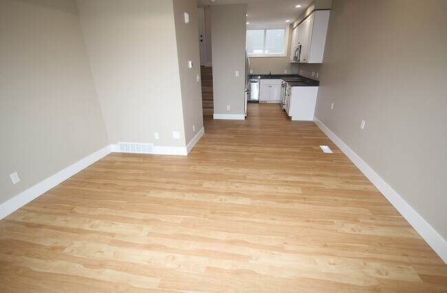 Building Photo - Caspian 3501 3-plex