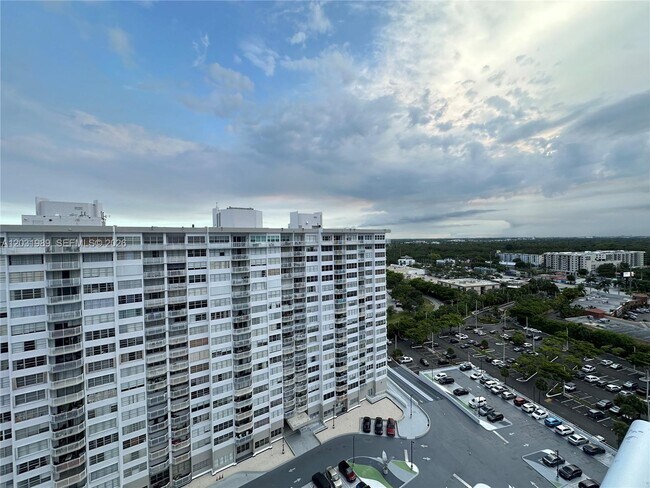 Foto del edificio - 18051 Biscayne Blvd