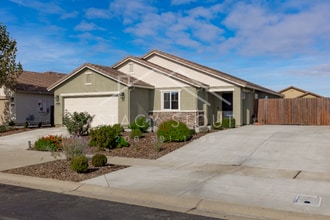 Building Photo - 1385 Deerwood St