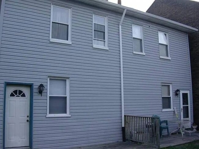 Building Photo - Spacious 3-Bedroom, 1.5-Bath Home