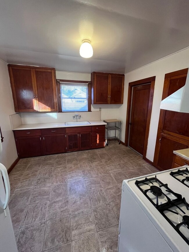 Building Photo - CUTE ONE BEDROOM ONE BATH HOME IN OLD ROSE...